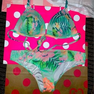 NEW VS PINK Size MEDIUM HTF Tropical Floral Print Bikini Swimsuit.